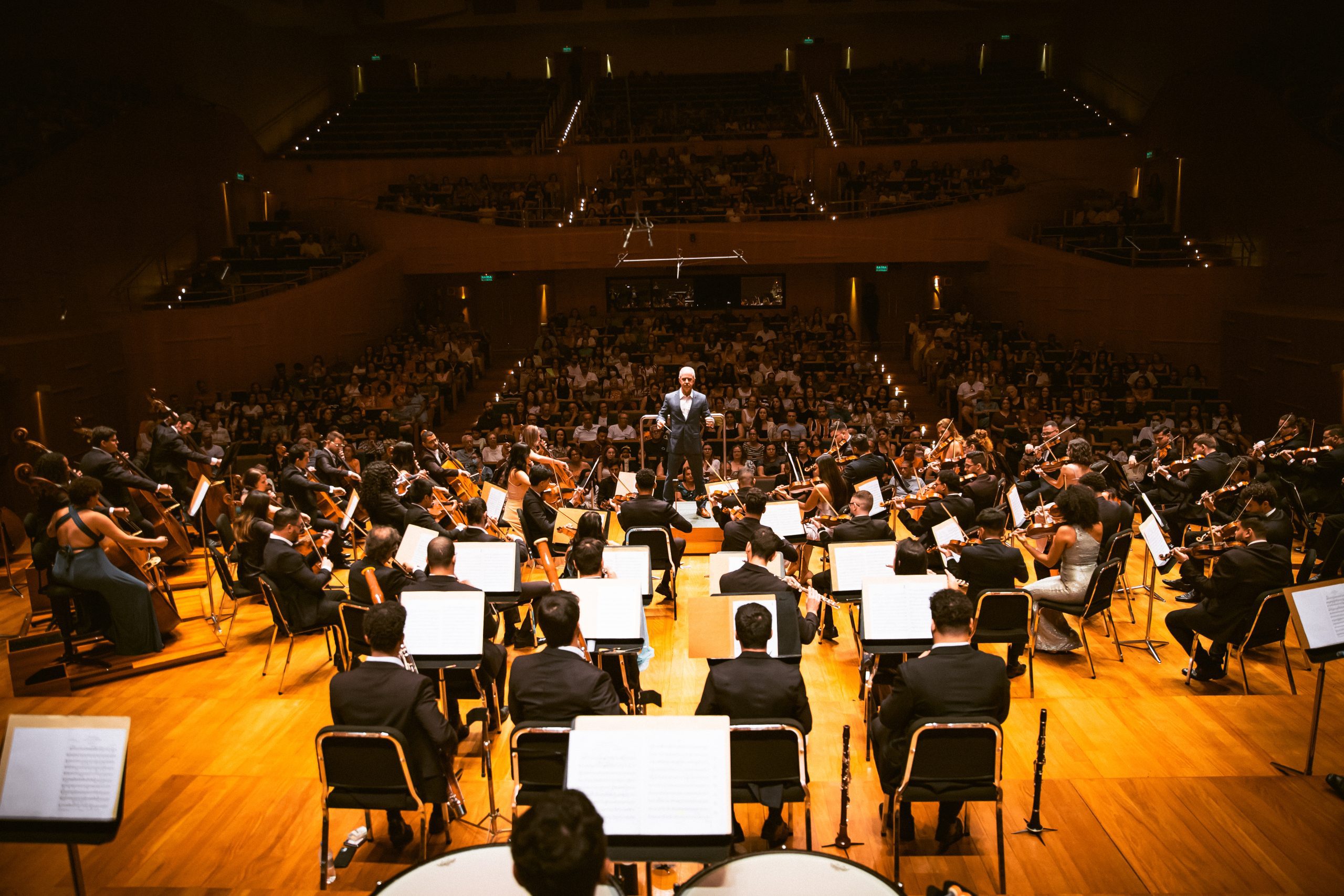 Orquestra heliópolis encanta theatro municipal com clássicos sinfônicos