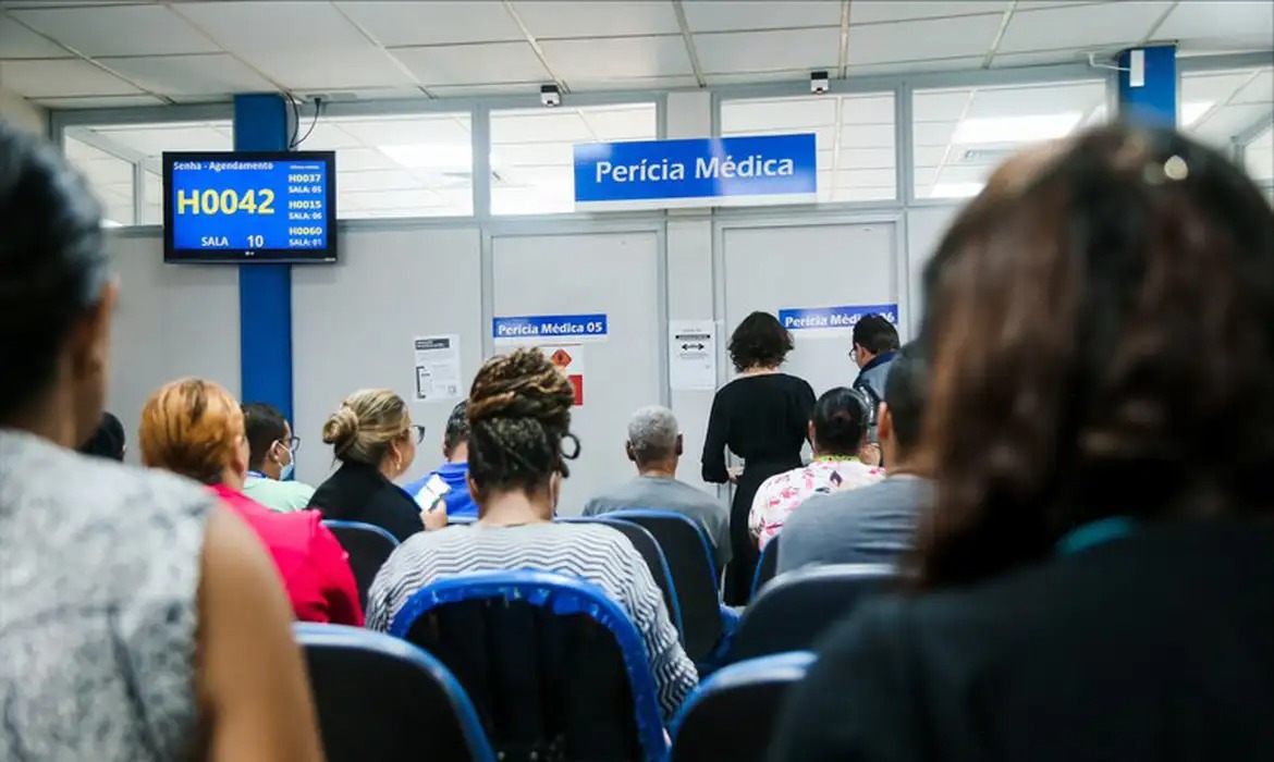 Inss anuncia força-tarefa para destravar montanha de solicitações