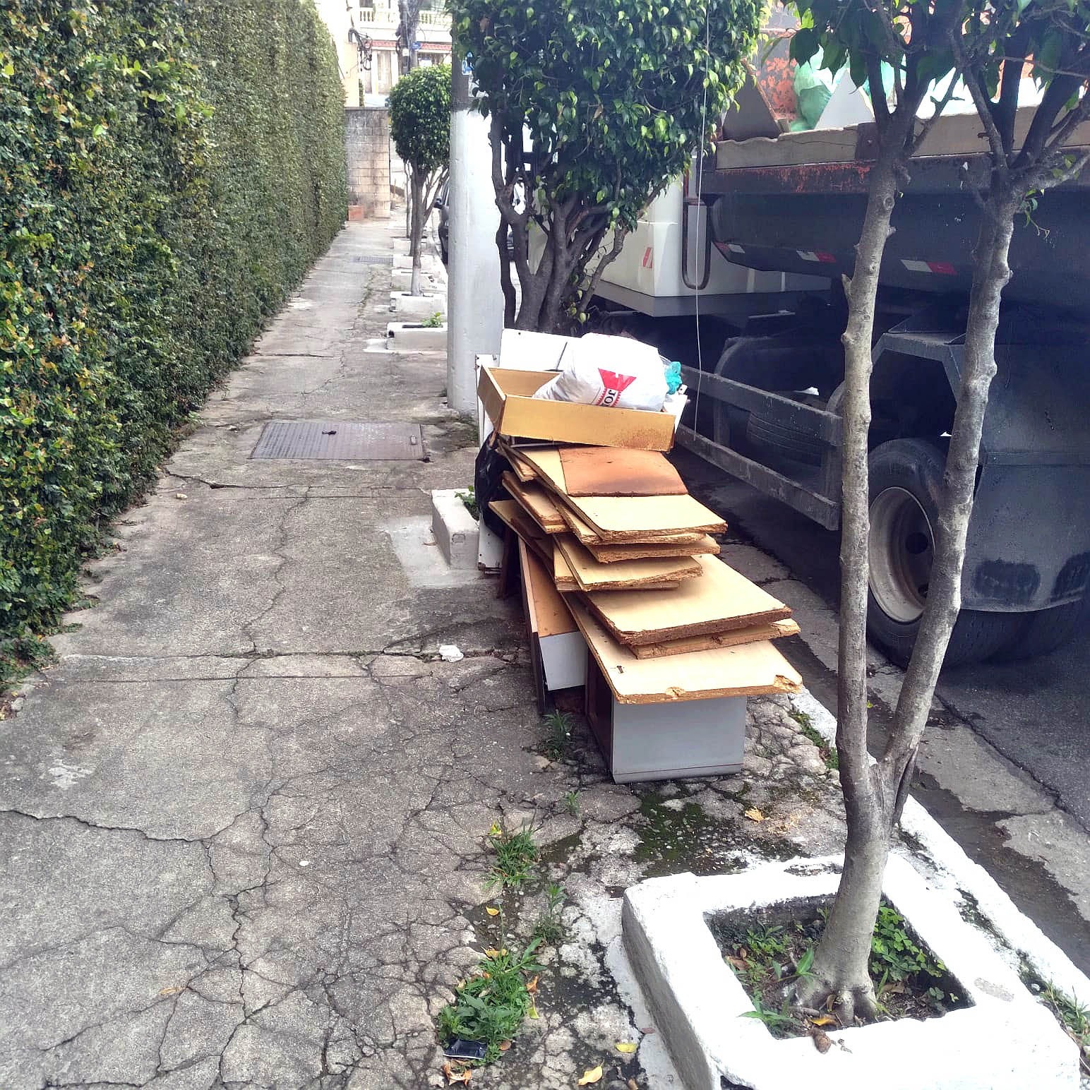 Guarulhos intensifica limpeza em bairros após flagrante de descarte ilegal
