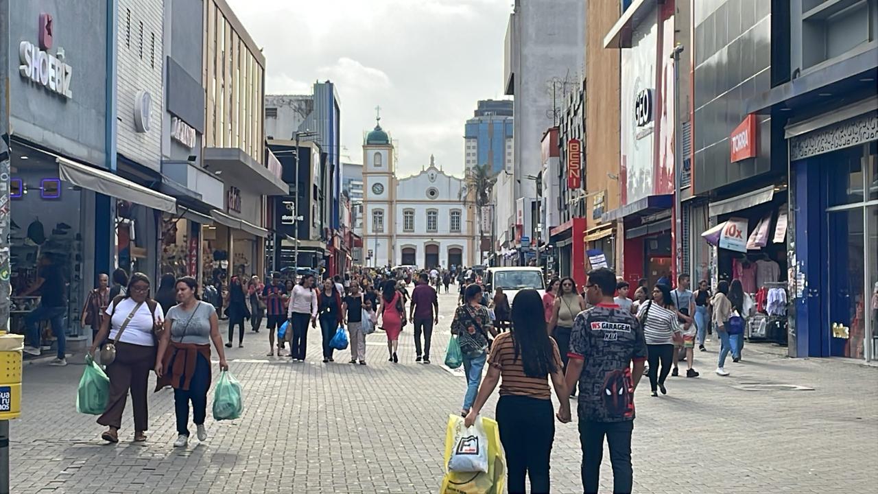 Décimo terceiro salário impulsiona economia de guarulhos em bilhões