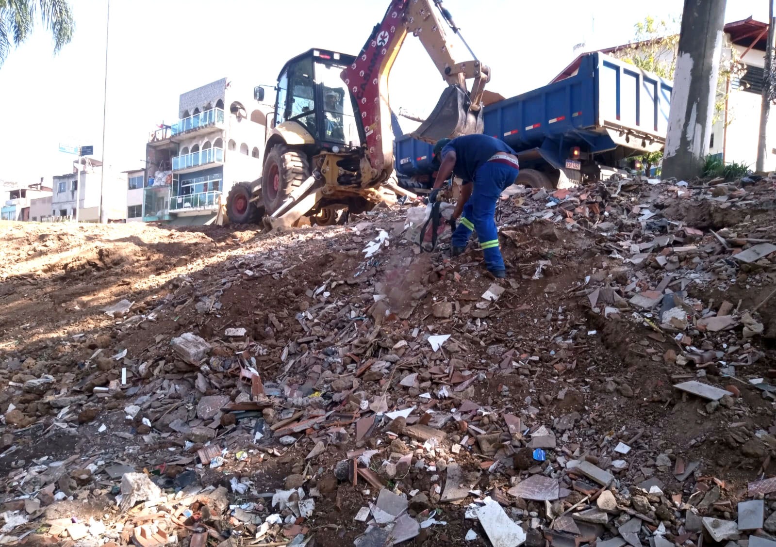 Início da resposta:

prefeitura inicia limpeza no córrego dos cubas em guarulhos