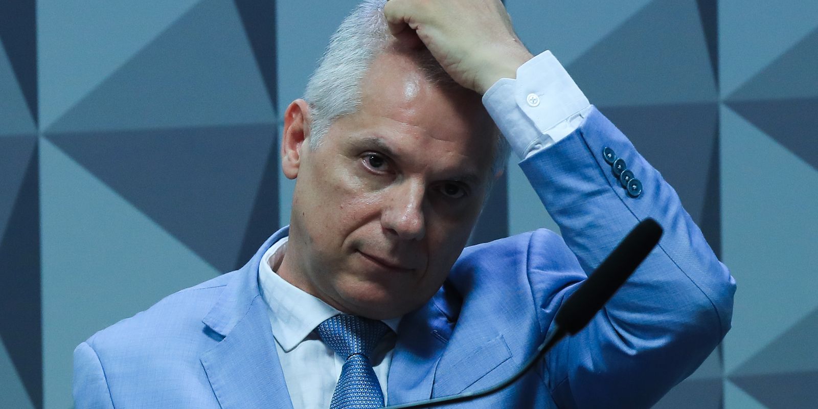 Pf prende ex-presidente do inss em operação contra fraudes